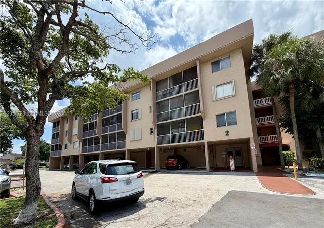 3rd image of 17000 Nw 67Th Ave #130, Hialeah, FL 33015 | MLS# A12051798
