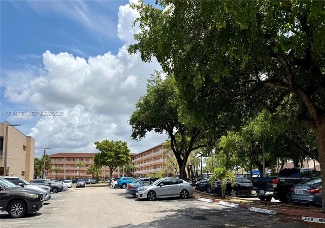 4th image of 17000 Nw 67Th Ave #130, Hialeah, FL 33015 | MLS# A12051798