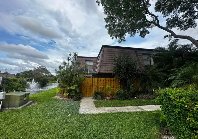 Homes for sale in Boca Raton, FL | 7671 W Courtyard Run W, Boca Raton, FL 33433 | MLS# A12051794