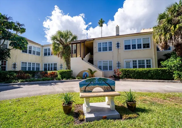 Listing Photo 1 - Condo for sale in building located at 2605Th St Lucie Blvd, Fort Pierce, FL 34946 - Unit #7