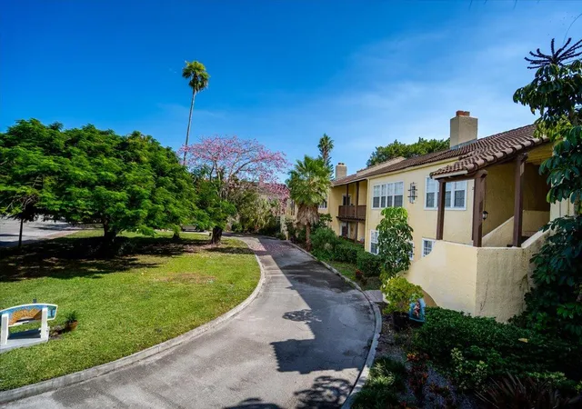 Listing Photo 3 - Condo for sale in building located at 2605Th St Lucie Blvd, Fort Pierce, FL 34946 - Unit #7