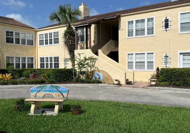 Listing Photo 4 - Condo for sale in building located at 2605Th St Lucie Blvd, Fort Pierce, FL 34946 - Unit #7