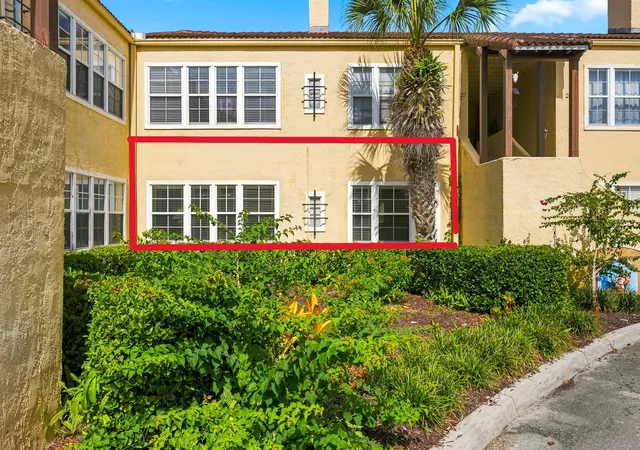 Listing Photo 5 - Condo for sale in building located at 2605Th St Lucie Blvd, Fort Pierce, FL 34946 - Unit #7