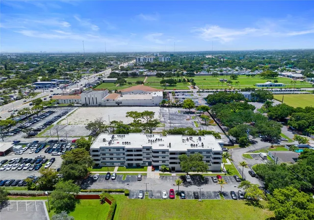 Homes for sale in Hollywood, FL | 1891 N 61st Avenue, Hollywood, FL 33024 | Houzeo