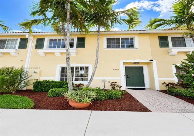 Homes for sale in Tamarac, FL | 5905 Manchester Wy, Tamarac, FL 33321 | MLS# A12051906