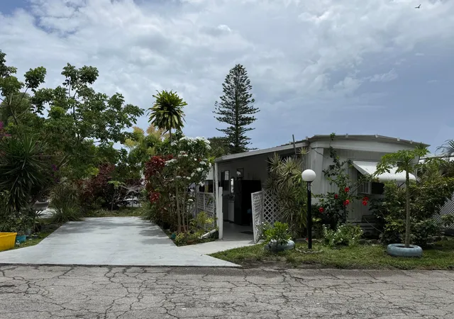 Homes for sale in Lake Worth Beach, FL | 21 Palm Dr #21, Lake Worth Beach, FL 33461 | MLS# B26051179