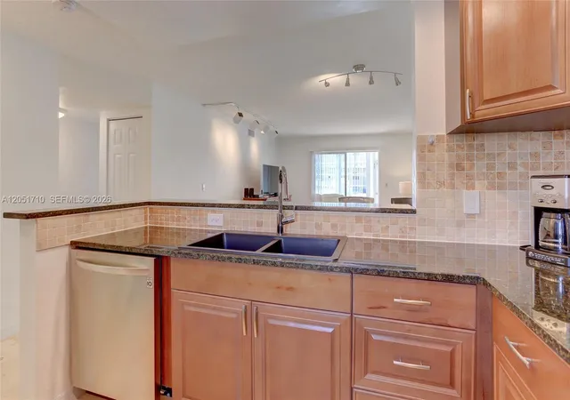 5th image of 2212 Ne 1St Wy #101, Boynton Beach, FL 33435 | MLS# A12051710