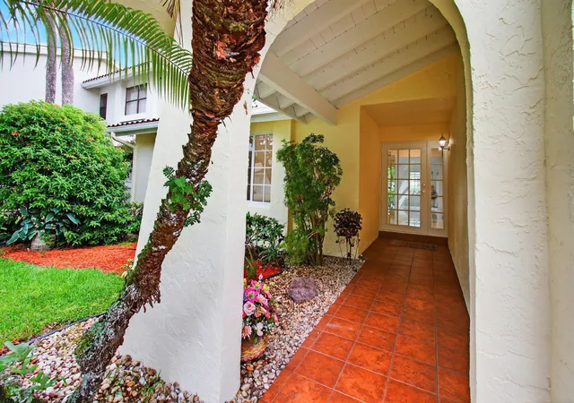 Photo 3 of Single family home for sale at 6105 Via Laguna Ln, Boca Raton, FL 33433 | MLS# B26051219 | Listing updated on 2026-09-29