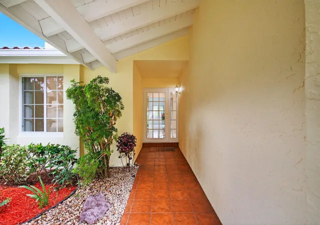 Photo 4 of House for sale at 6105 Via Laguna Ln, Boca Raton, FL 33433 | MLS# B26051219 | Listing updated on 2026-09-29