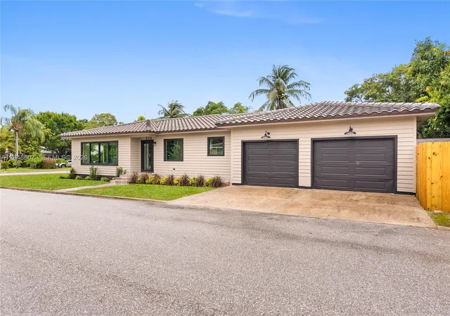 2nd image of 801 S Palmway, Lake Worth, FL 33460 | MLS# A12048607