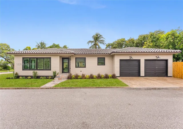 3rd image of 801 S Palmway, Lake Worth, FL 33460 | MLS# A12048607