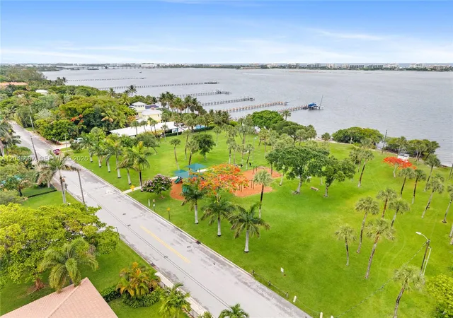 106th image of 801 S Palmway, Lake Worth, FL 33460 | MLS# A12048607