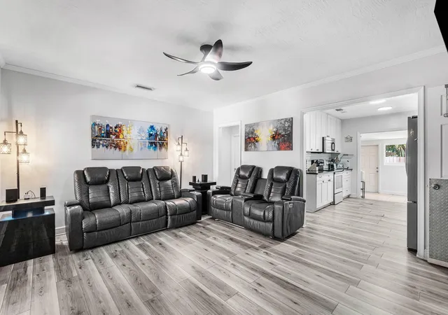 4th image of 512 36th Street, West Palm Beach, FL 33407 | MLS# B26051292