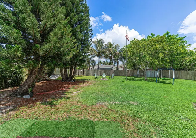 Photo 3 of Single family home for sale at 348 Sandpiper Ave, Royal Palm Beach, FL 33411 | MLS# B26051478 | Listing updated on 2026-09-23