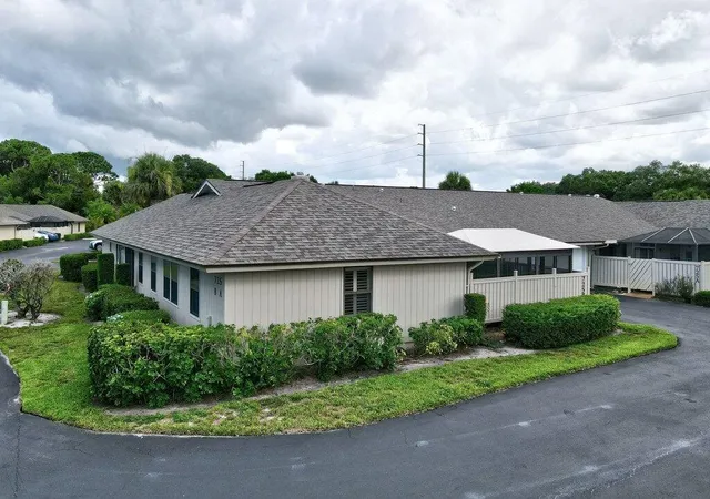 Photo 2 of Sale Pending at 725 Timber Ridge Trl Sw #Unit B, Vero Beach, FL 32962 | MLS# B26051494 | Listing updated on 2026-09-12