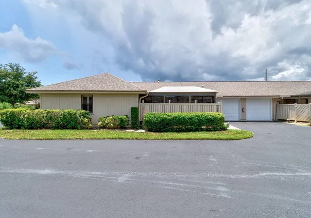 Photo 3 of Sale Pending at 725 Timber Ridge Trl Sw #Unit B, Vero Beach, FL 32962 | MLS# B26051494 | Listing updated on 2026-09-12