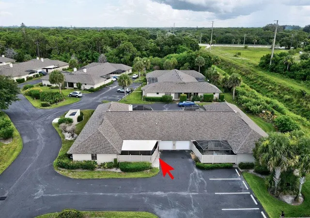 Photo 3 of Sale Pending at 725 Timber Ridge Trl SW #Unit B, Vero Beach, FL 32962 | MLS# B26051494 | Listing updated on 2026-09-12