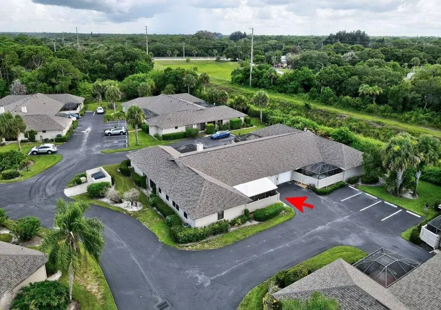 Photo 4 of Sale Pending at 725 Timber Ridge Trl SW #Unit B, Vero Beach, FL 32962 | MLS# B26051494 | Listing updated on 2026-09-12