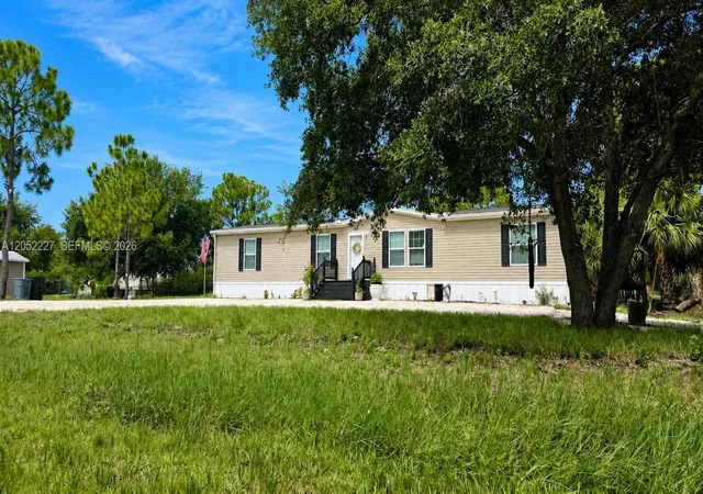 2nd image of 220 S Kennel St, Clewiston, FL 33440 | MLS# A12052227