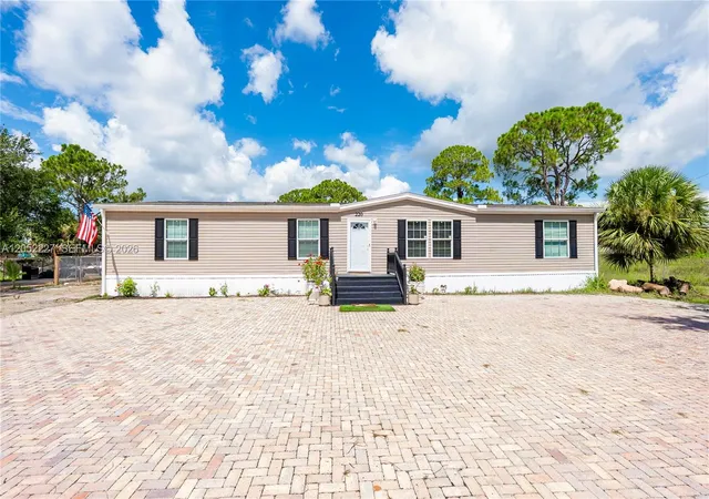 3rd image of 220 S Kennel St, Clewiston, FL 33440 | MLS# A12052227