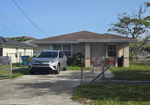 Single family home for sale at 140 NE 8th Avenue, Boynton Beach, FL 33435 | MLS# B26051546