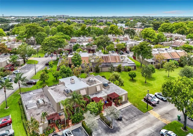 172nd image of 1110 W Fairway Rd, Pembroke Pines, FL 33026 | MLS# A12052434