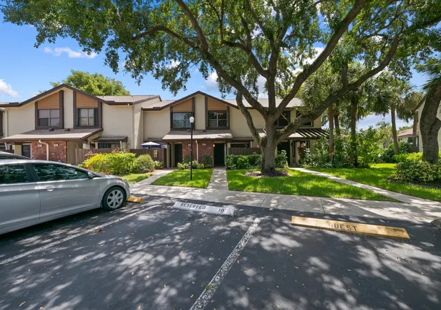 Townhouse for sale at 4586 Carambola Cir S #27217, Coconut Creek, FL 33066 | MLS# B26051782