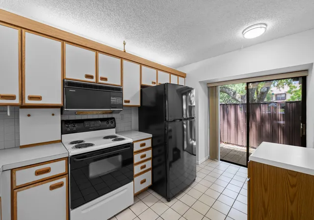 Photo 4 of Townhouse for sale at 4586 Carambola Cir S #27217, Coconut Creek, FL 33066 | MLS# B26051782 | Listing updated on 2026-10-09