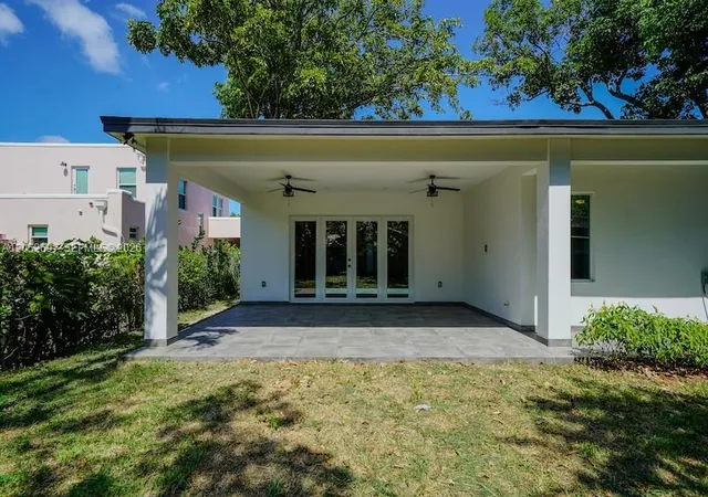 24th image of 112 Nw 24th Ct, Miami, FL 33125 | MLS# A12052697