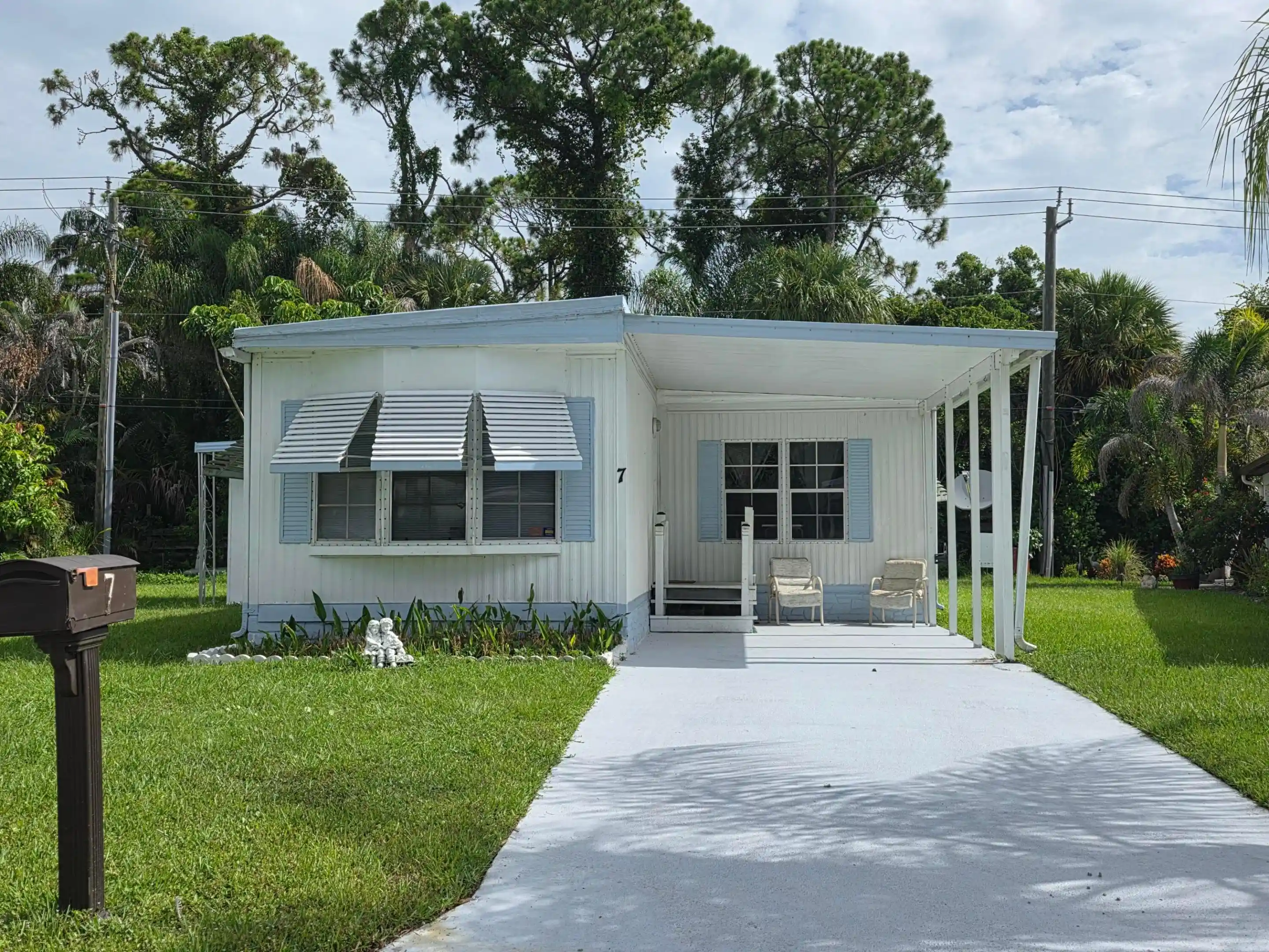 Photo 1 of Manufactured home for sale at 7 Quintana Roo Ln, Port St Lucie, FL 34952 | MLS# B26052098 | Listing updated on 2026-10-12