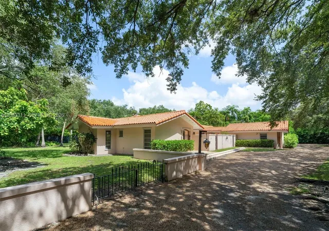 4th image of 11950 Sw 67 Ct, Pinecrest, FL 33156 | MLS# A12053311