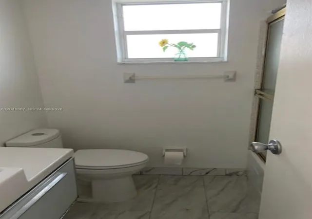 2nd image of 410 SE 2nd St, Hallandale Beach, FL 33009