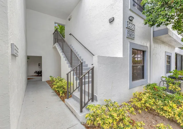 2nd image of 5450 Verona Dr, Boynton Beach, FL 33437