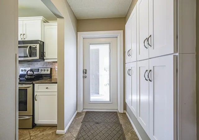 Listing Photo 5 - Condo for sale in building located at 106 Spring Lake Ct, Vero Beach, FL 32962 - Unit #201