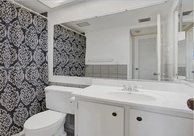 5th image of 4047 NW 16 403, Lauderhill, FL 33313