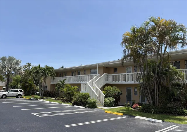 2nd image of 2131 Ne 1st Ct #103, Boynton Beach, FL 33435 | MLS# A12053436