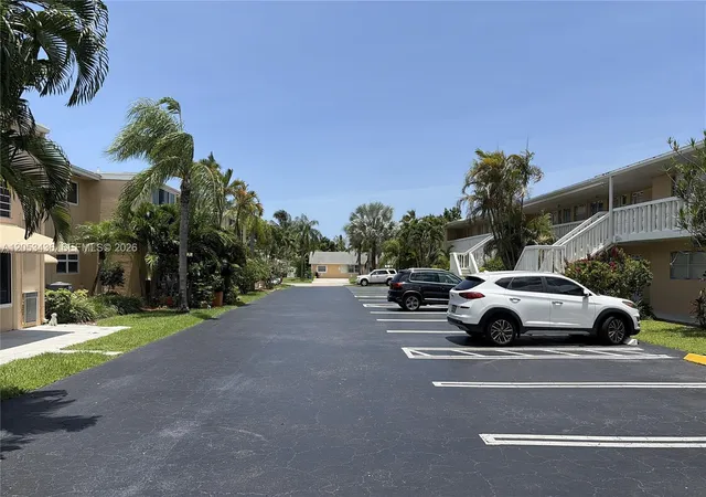 3rd image of 2131 Ne 1St Ct #103, Boynton Beach, FL 33435 | MLS# A12053436