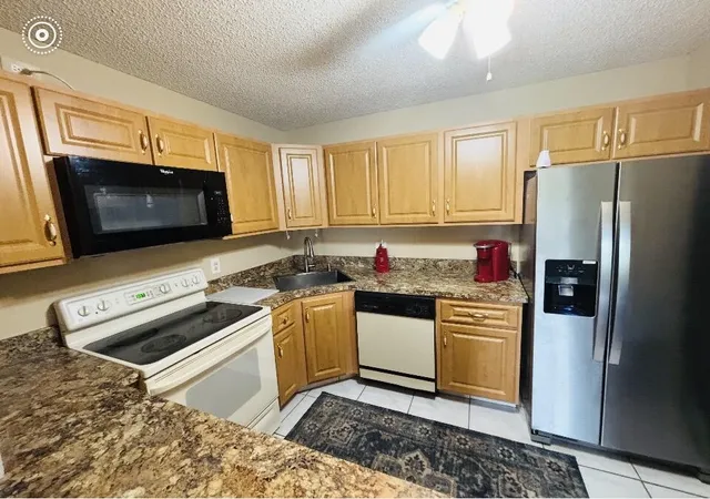 Homes for sale in Greenacres, FL | 101 Lake Pine Cir #B-2, Greenacres, FL 33463 | MLS# B26052385