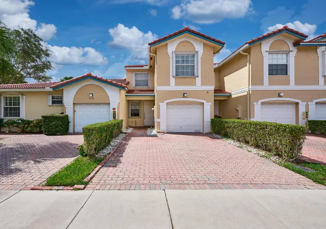 Photo 2 of Townhouse for sale at 4750 Nw 117th Avenue, Coral Springs, FL 33076 | MLS# B26052389 | Listing updated on 2026-09-23