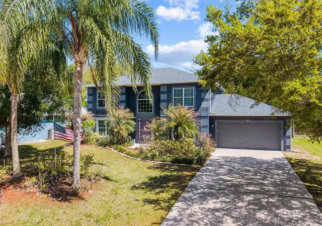 Photo 4 of Single family home for sale at 813 Evernia St, Sebastian, FL 32958 | MLS# B26052398 | Listing updated on 2026-09-23