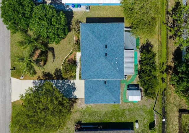 Photo 3 of Single family home for sale at 813 Evernia St, Sebastian, FL 32958 | MLS# B26052398 | Listing updated on 2026-09-23