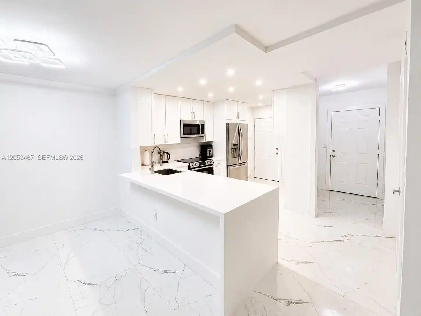 Listing Photo 1 - Condo for sale in Jade Winds located at 1750 Ne 191St St, Miami, FL 33179 - Unit #605-1