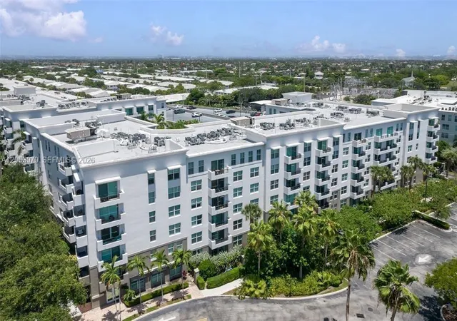 2nd image of 2421 Ne 65th St #217, Fort Lauderdale, FL 33308 | MLS# A12053979
