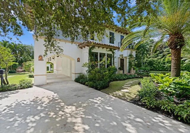 Photo 2 of Sale Pending at 308 Barcelona Rd, West Palm Beach, FL 33401 | MLS# B26052716 | Listing updated on 2026-10-09