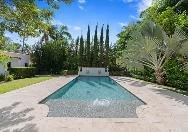 Photo 3 of Sale Pending at 308 Barcelona Rd, West Palm Beach, FL 33401 | MLS# B26052716 | Listing updated on 2026-10-09