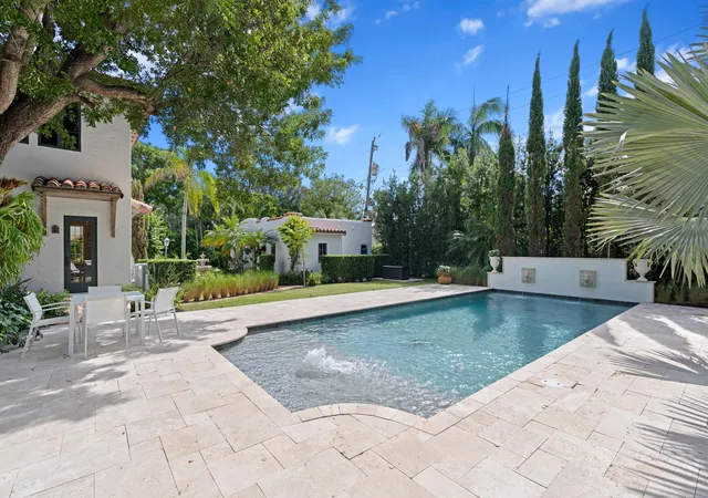 Photo 4 of Sale Pending at 308 Barcelona Rd, West Palm Beach, FL 33401 | MLS# B26052716 | Listing updated on 2026-10-09