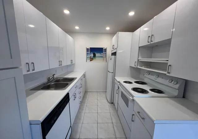 Photo 3 of Condo for sale at 4053 Harwood E #4053, Deerfield Beach, FL 33442 | MLS# B26052741 | Listing updated on 2026-09-23