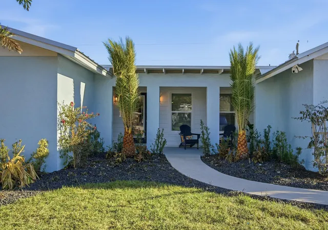 Photo 3 of Sale Pending at 5216 Se Orange St, Stuart, FL 34997 | MLS# B26052979 | Listing updated on 2026-10-08