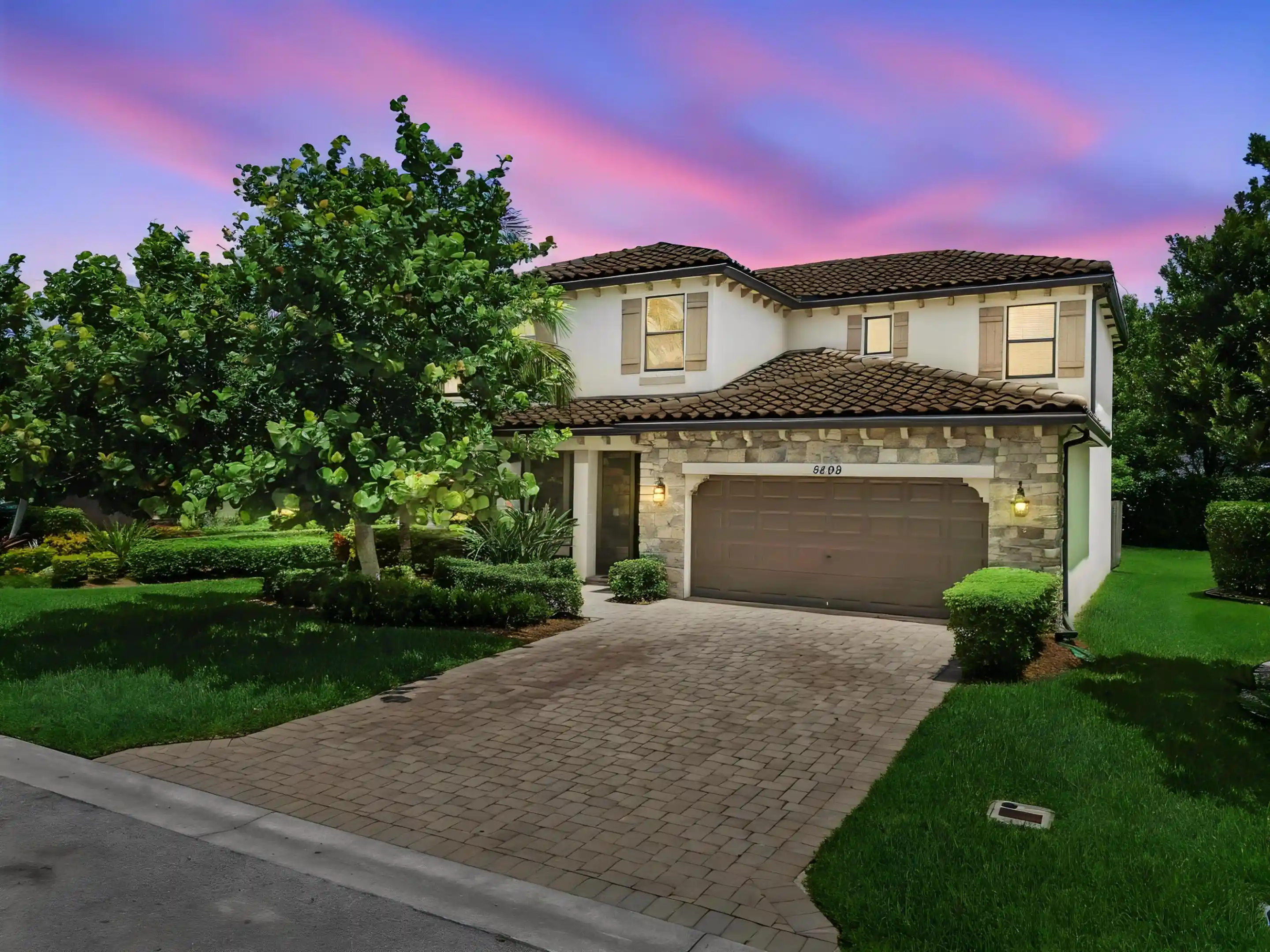 Single family home for sale at 8899 Willow Cvs Ln, Lake Worth, FL 33467 | MLS# B26052996