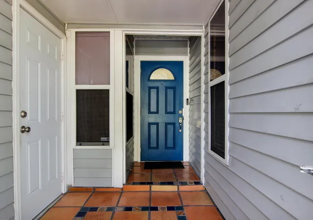 3rd image of 4692 Lakeside Cir, West Palm Beach, FL 33417 | MLS# B26053066